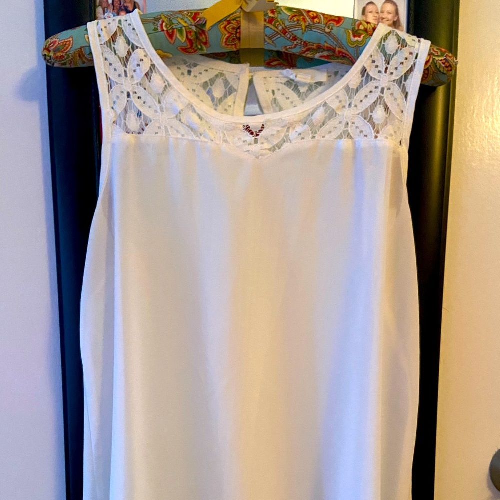 White lace accent dressy tank